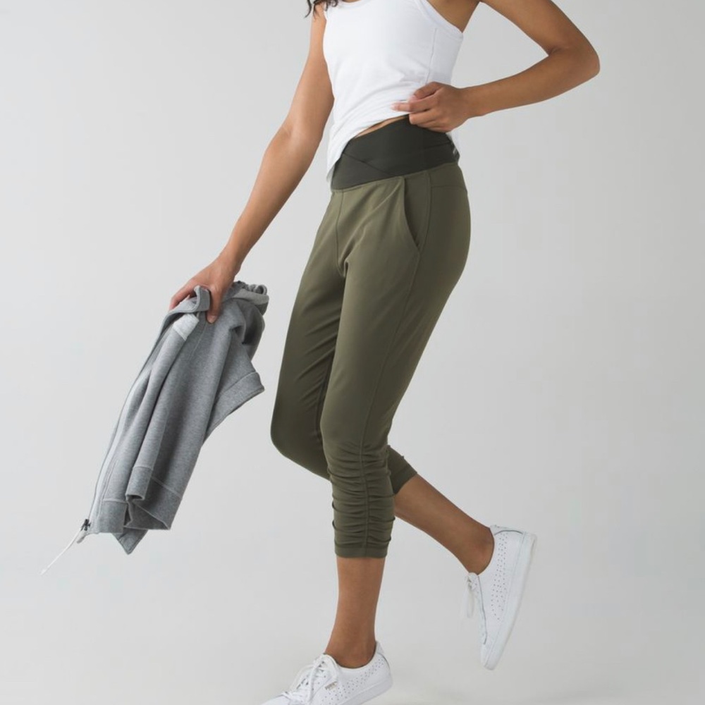 Lululemon Sunset Salutation Crop Legging Pants